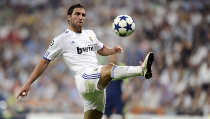 开云官网-大型户外飞盘接力赛，团队合作的极限挑战，户外活动飞盘玩法